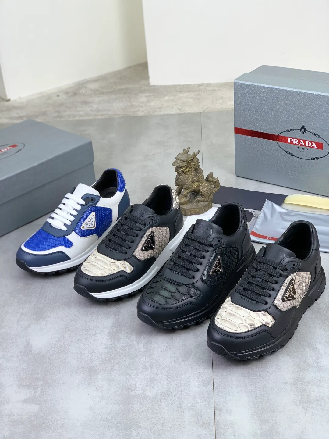 Men's men's shoes💰P580💰【New model】Top quality, new popular models on the official website, which will never go out of style for a century,🆘 The trendy brand (Prada) mainly promotes popular models, avant-garde and versatile fashionable men's shoes, privately molded, with cowhide splicing and 1:1 oil edge treatment... fashionable and simple, original imported cowhide with python skin, cowhide leather lining for feet; the atmosphere and personality are more fashionable, eye-catching and pursuing class. It will subvert the old idea and be a must-have for fashionistas who want to spend time with you! Must keep it! High-end comfortable and low-cost, high-end quality workmanship. Size: 38-44 Various colors available. full package